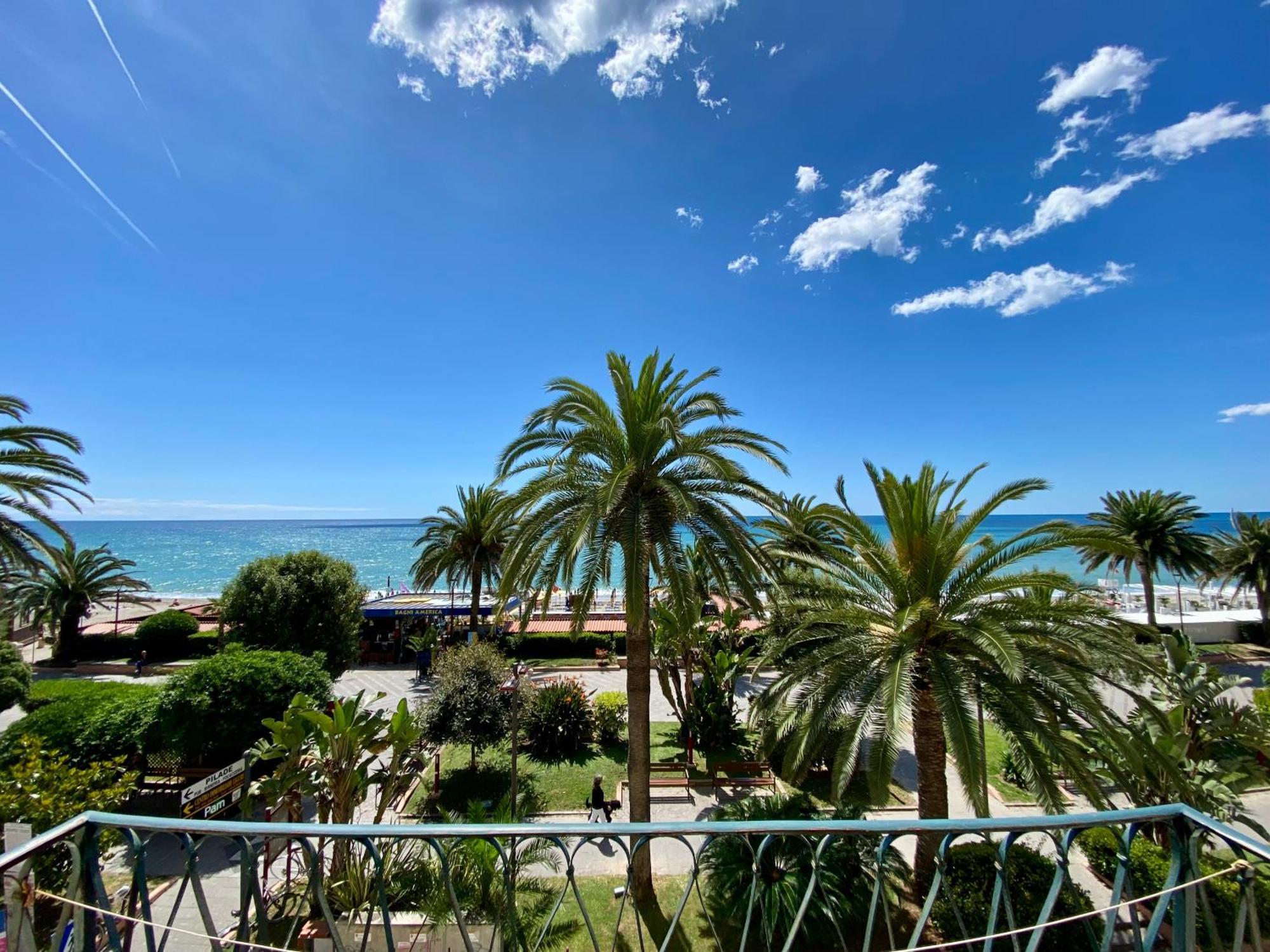 Hotel Gambone Finale Ligure Exterior foto