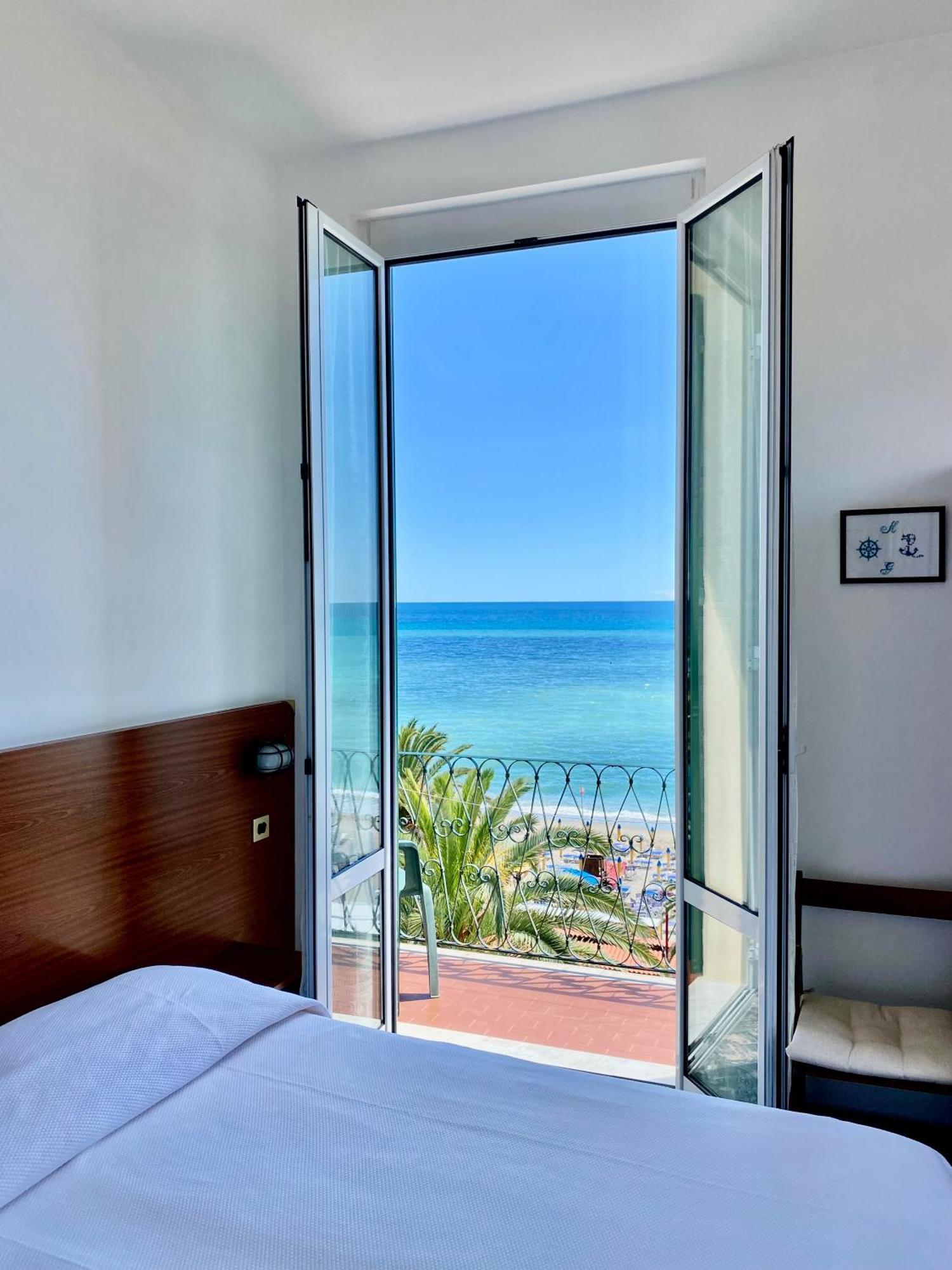 Hotel Gambone Finale Ligure Exterior foto