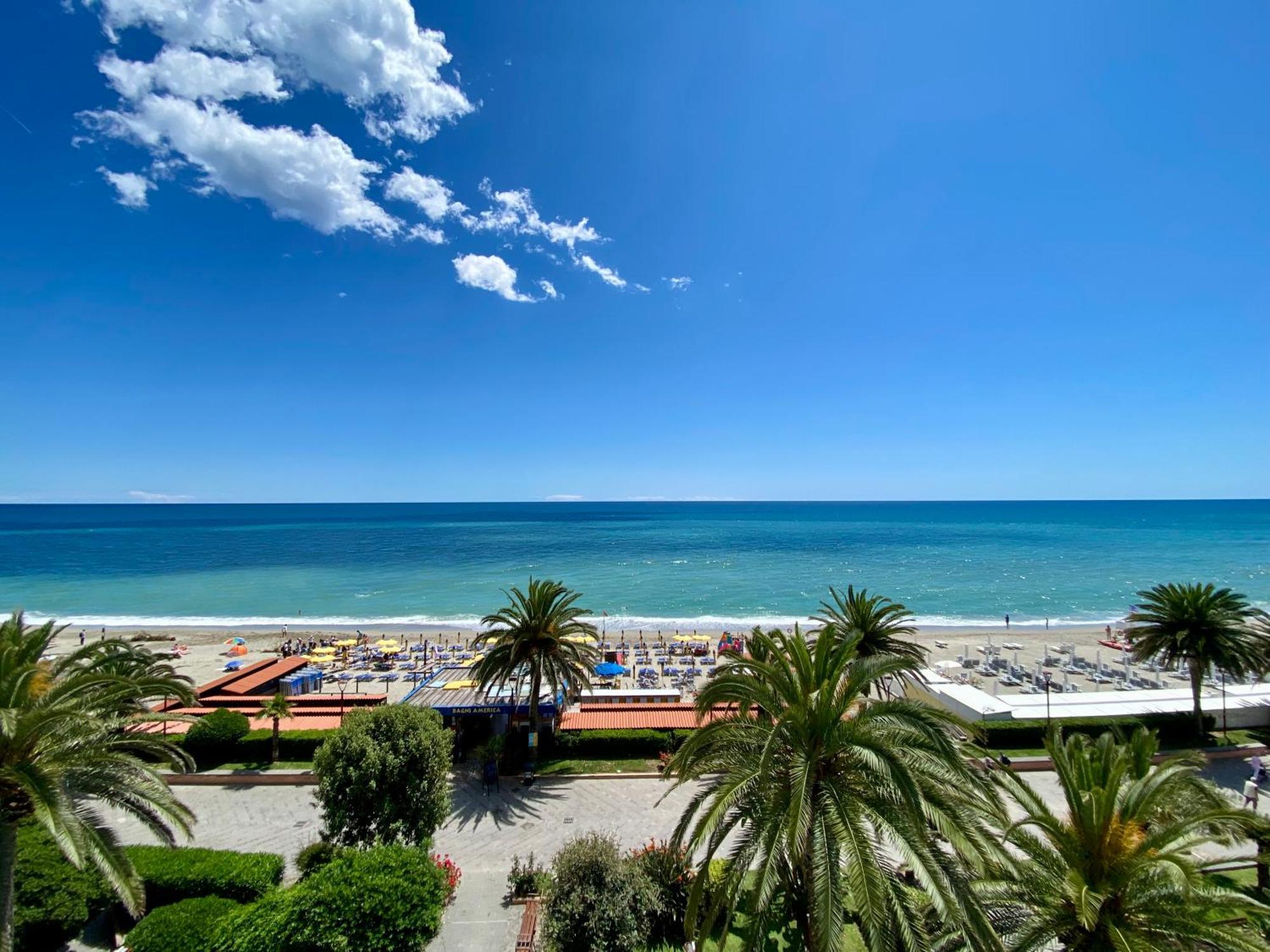 Hotel Gambone Finale Ligure Exterior foto