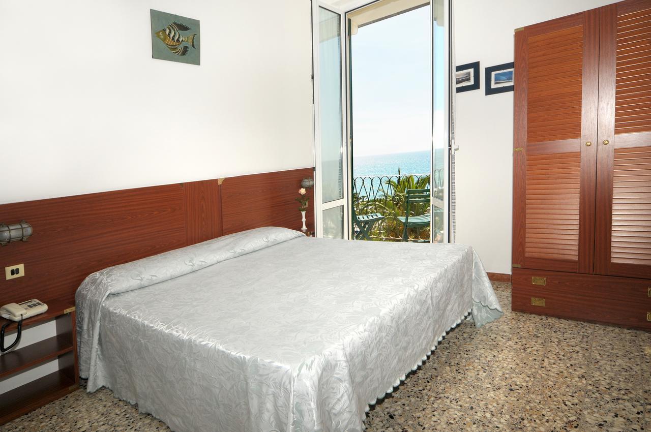 Hotel Gambone Finale Ligure Exterior foto