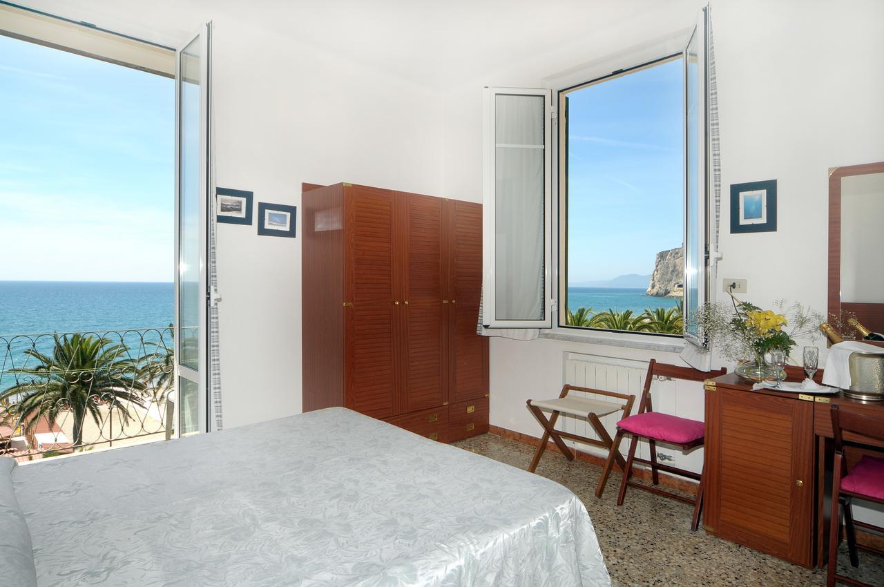 Hotel Gambone Finale Ligure Exterior foto